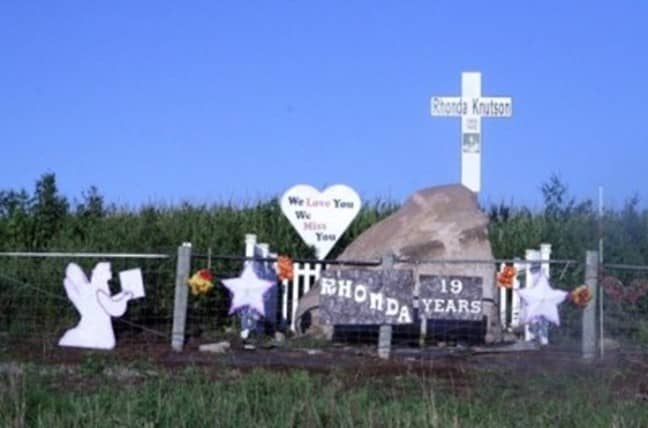 A memorial for Rhonda Knutson was set up six miles from New Hampton in Iowa. Photo courtesy of Iowa Cold Cases.