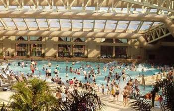 Many extra amenities, like golf courses, make Wilderness Territory one of the best indoor waterpark resorts.