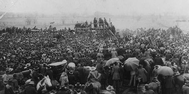 Lynching of Henry Smith in Paris, Texas. This was one of the most brutal and widely publicized lynchings in American history.