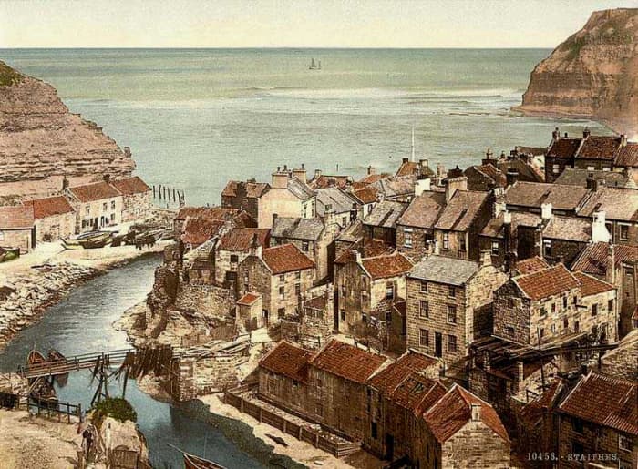 A painting of Staithes that predates the modern breakwaters - the village Cook would have known nestled at the bottom of a steep hill. Sanderson's shop and slice of the hill behind was sheared off some years later Cook's death by a freak storm