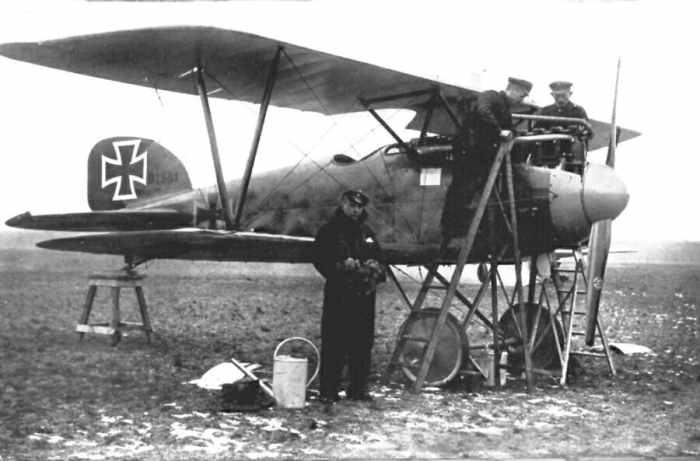 Ernst Udet in front of his Albatros D.III Germany's preeminent fighter of the First World War. Ernst Udet would become the Commander of the Luftwaffe at the start of the Second World War. He would later become a friend of Rickenbacker.