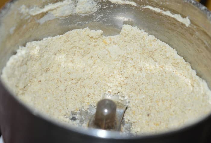 Roasted sesame seeds and fried gram powder