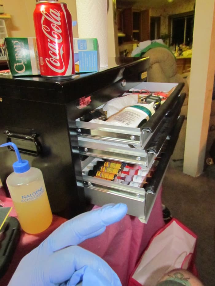 This a small toolbox I use to transport my gear easily. I can set up in less than ten minutes, so it's nice and convenient.