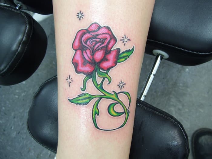Flower tattoos are everywhere, but the white border and and starburst embellishments on this one give it a unique feel.