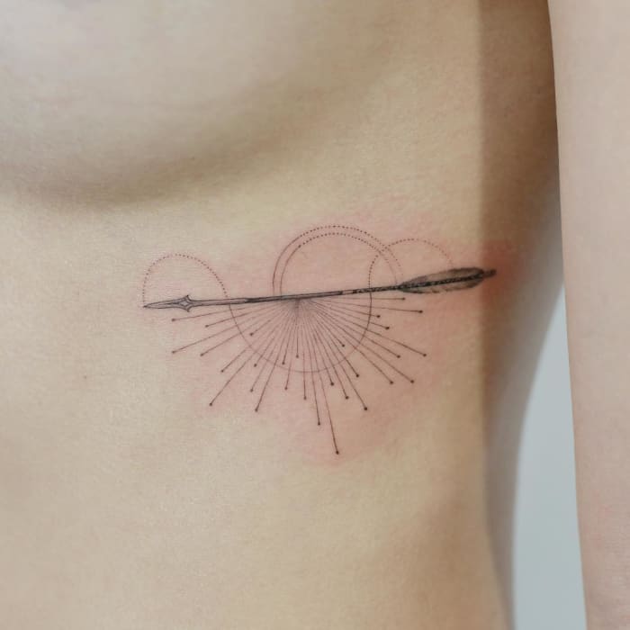 Dobry artysta tatuażu może wskazać ruch strzałki za pomocą tuszu. (by tattooist_doy)'s movement with ink. (by tattooist_doy)