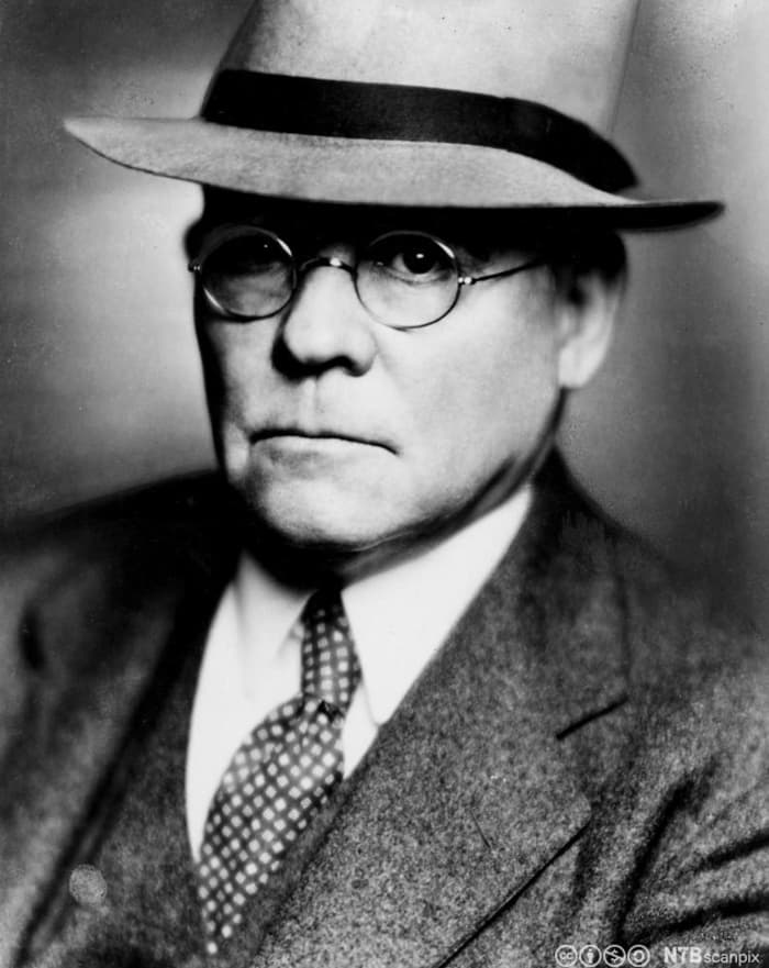 Poet Edgar Lee Masters created the character Hod Putt. This epitaph features the specifics about Putt's complaint.