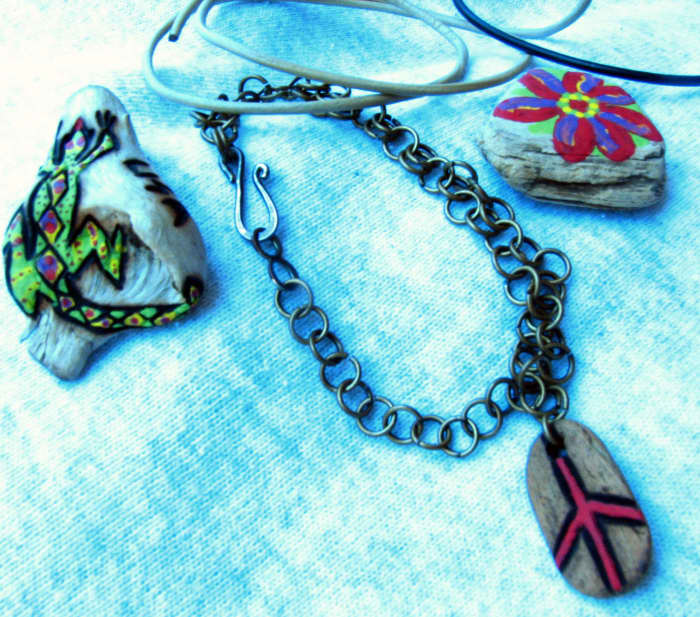 Making driftwood pendants is fun and creative and a great way to go green, get back to nature and have some crafting fun with driftwood.