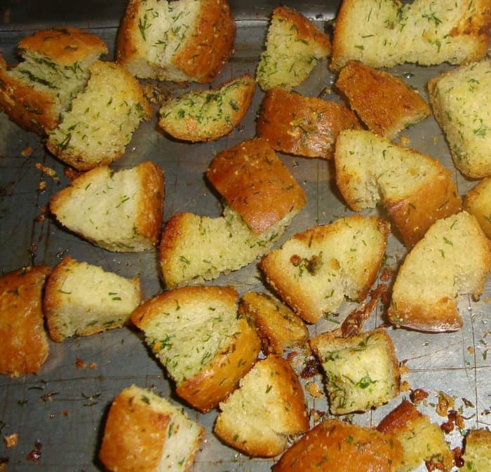 Croutons offer up delectable hints of real butter, garlic, and parsley. These crispy, flavorful bites are delicious as a topper for salad.