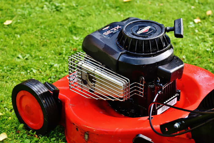Fixing a Hard-to-Start Briggs & Stratton Lawn Mower - Dengarden | Don't ...