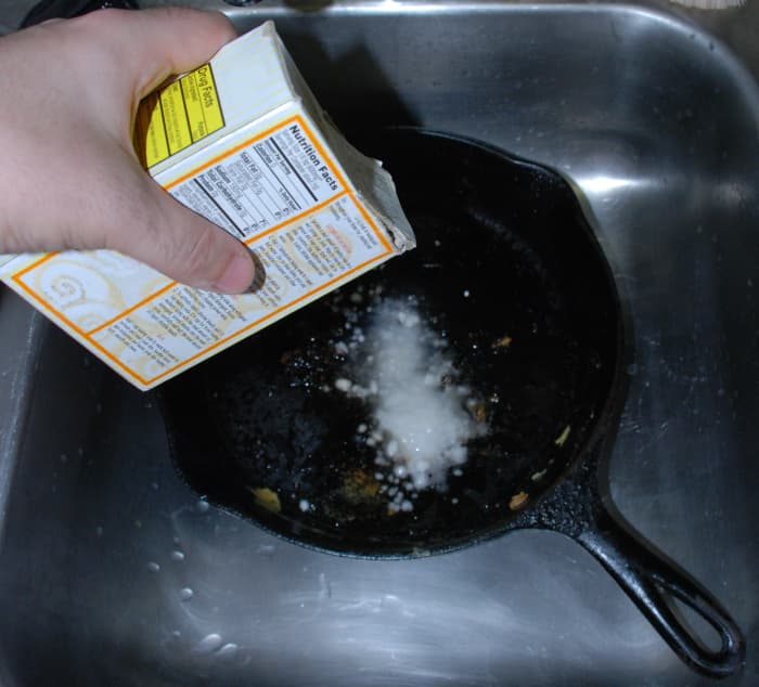 How To Clean A Cast Iron Pan With Baking Soda And Elbow Grease Delishably 