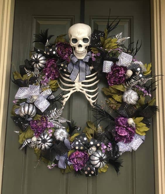 75+ Elegantly Spooky DIY Halloween Wreaths - FeltMagnet