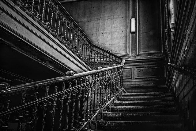 Even the interior looks like it's taken care of. But it's abandoned and no one dares to come here, so how can it be? Strange indeed...