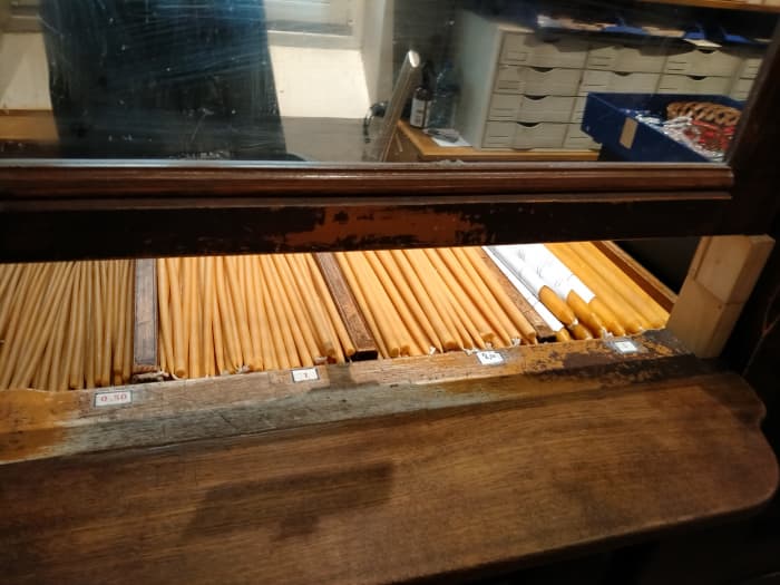 The candles in St Sava range from 50 c to 5 euros and are usually blessed by priests and holy water prior to being exhibited for sale. Of course, they cannot compare in quality with their Russian counterparts made of true beeswax.