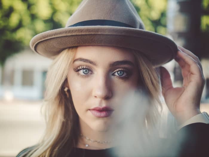 A person's pupils grow when they look at something they like and shrink when they are lying or looking at (or thinking about) something they don't like.
