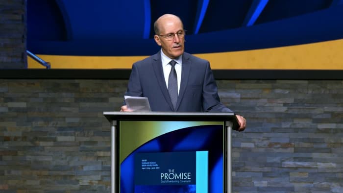 Pastor Doug Bachelor speaks to the congregation during Sabbath School Study Hour.