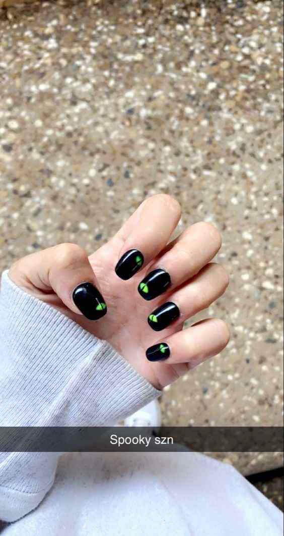 awesome-halloween-nail-art-designs