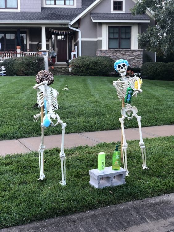 20+ Easy Outdoor Halloween Decorations to Make - Holidappy