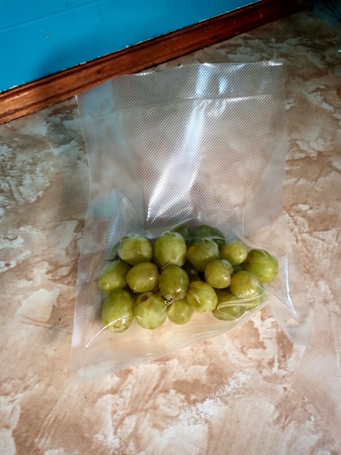 I used the 'inching' button to suck out enough air to help preserve the grapes without crushing them