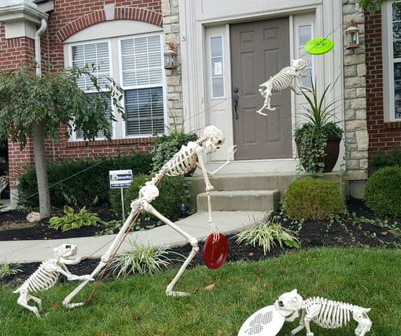 20+ Easy Outdoor Halloween Decorations to Make - Holidappy