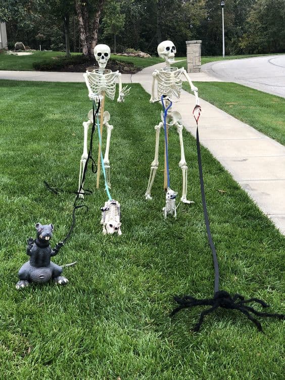 20+ Easy Outdoor Halloween Decorations to Make - Holidappy