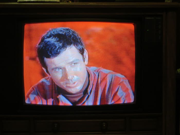 Don looking sharp on the the Crosley Color Television Model CC2546-P102. The television was assembled in Greenville Tennessee. The one I have was manufactured August 1994 and has the date code 3314W291B.