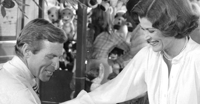 Mark Powers (James Franciscus) enjoys a game of roulette with Christina Wood (Jessica Walter) at the club