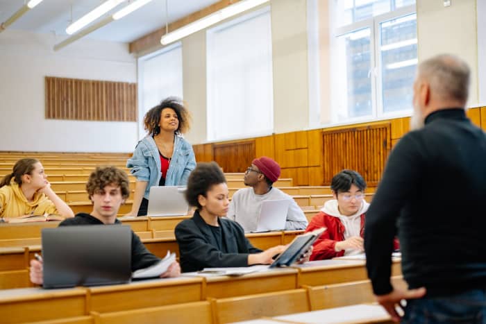 When participating in law class, you need more than just being good at English or having a wide vocabulary.