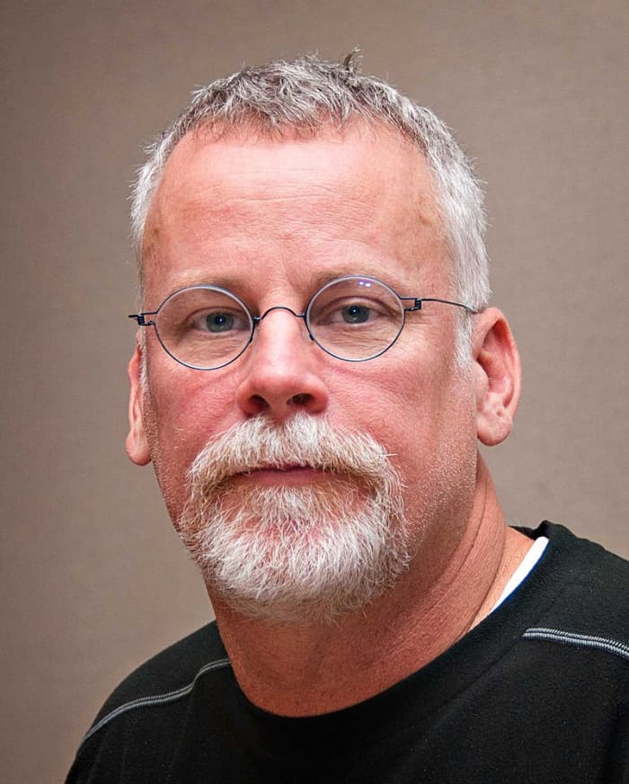 Michael Connelly just looks cool. He did not write this book.