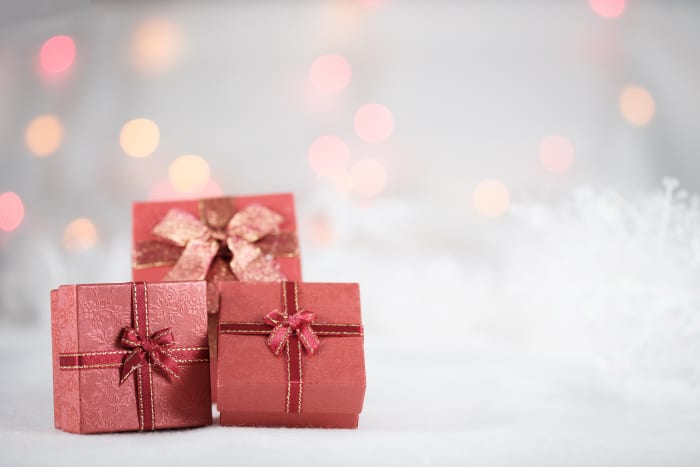 Finding a gift for a grandma or mom who is over 70 only takes a little bit of effort. Photo by Acharaporn Kamornboonyarush from Pexels