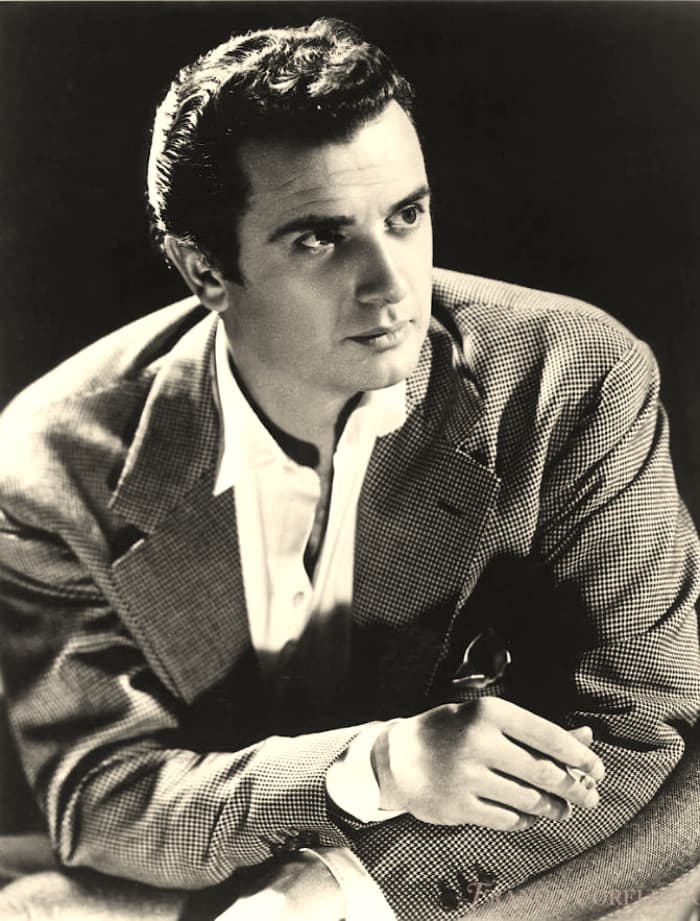 Franco Corelli was another Great Voice in "Firestone Presents Your Favorite Christmas Music LP, Volume Three"