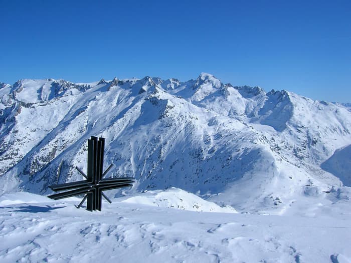 The Sidelhorn Pass, site of the telekinetic boss battle in The Bone Clocks.