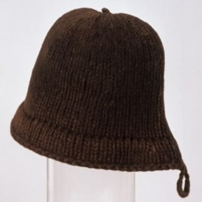 This is the woolen Welsh hat that the Plimouth (original spelling) settlers wore after the first months on American soil. No black "pilgrim" hats.