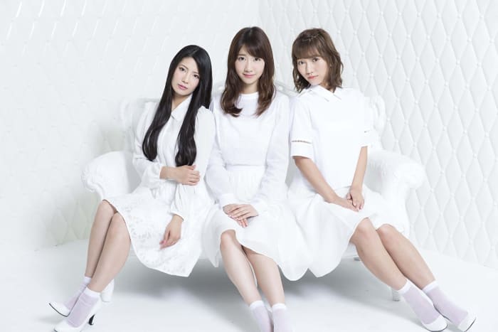 From left to right: Asuka Kuramochi, Yuki Kashiwagi, & Aki Takajo. The girls were promoting their studio album French Kiss.