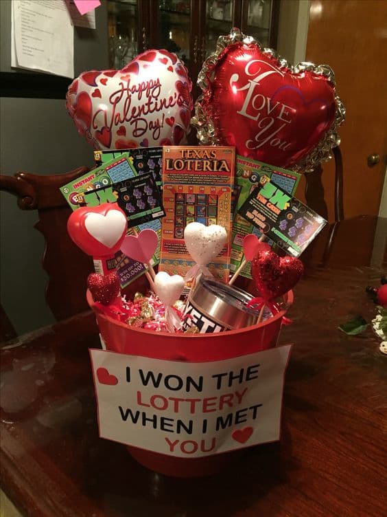 60+ Romantic DIY Valentines Gift Basket Ideas That Shows Your Love ...