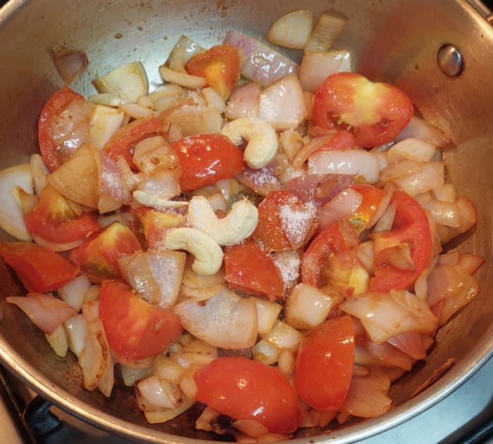 Add 1 tablespoon of cashews (whole or chopped) and 1/2 teaspoon of salt. Fry till tomatoes turns mushy. Switch off the flame. Let it cool down completely.