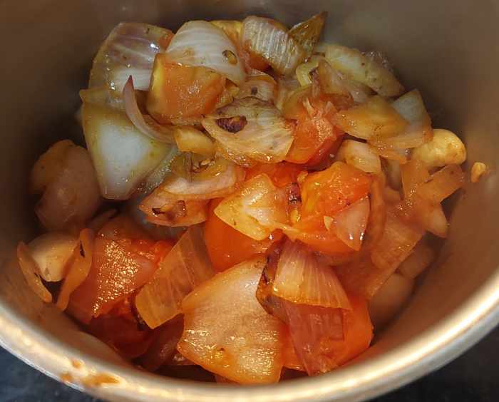 Cashew and Green Peas Curry Recipe Delishably