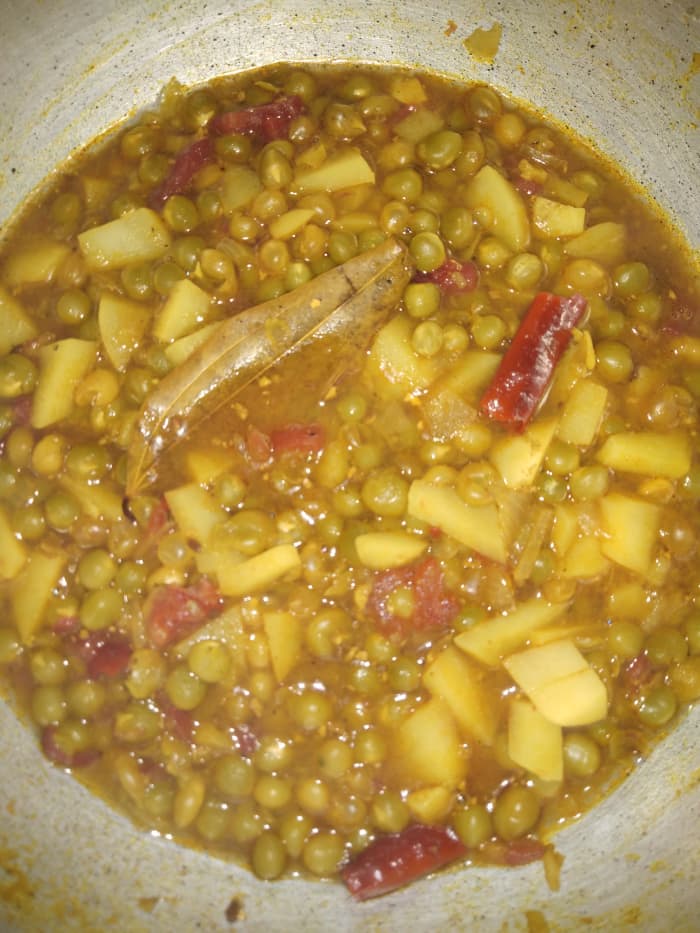 Add about 1 cup of water. Boil over medium flame for about 5-10 minutes. Then add pepper powder, sugar and garam masala powder.
