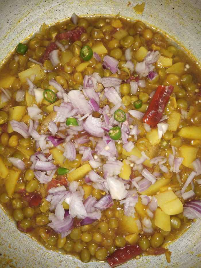 IndianStyle Dried Green Peas (Ghugni) Curry Recipe Delishably