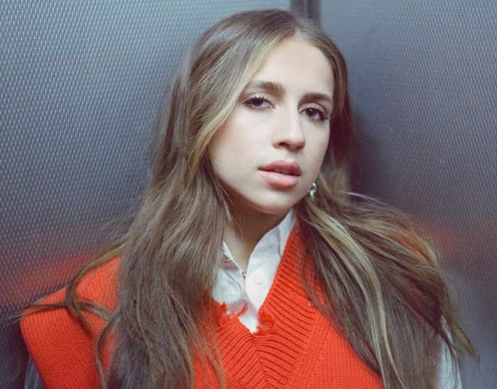 Top 5 Hottest Young Female Singers Today - Spinditty