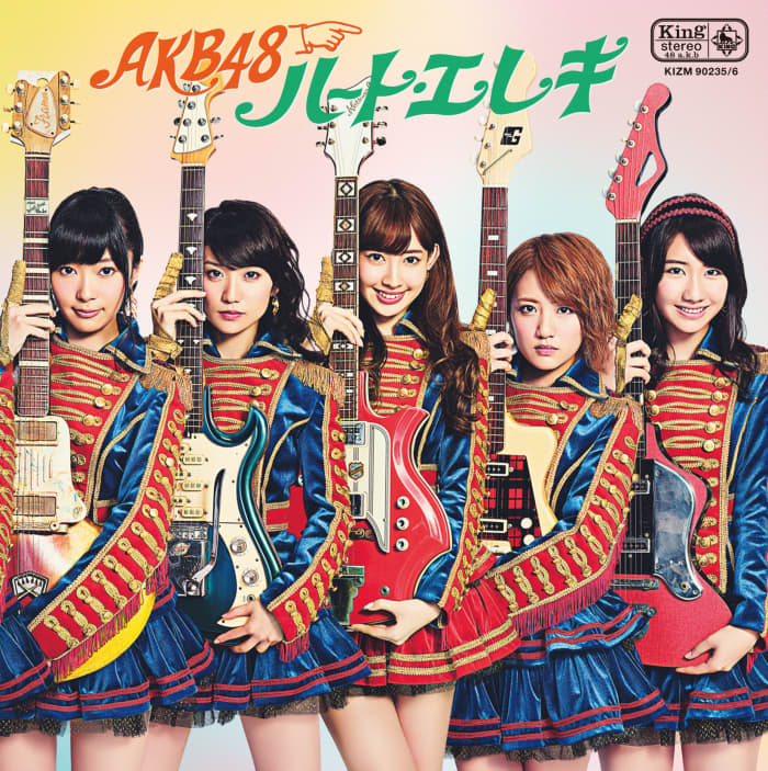 On the type A cover for Heart Ereki from left to right are: Rino Sashihara, Yuko Oshima, Haruna Kojima, Minami Takahashi and Yuki Kashiwagi. These girls are all holding electric guitars in their hands.