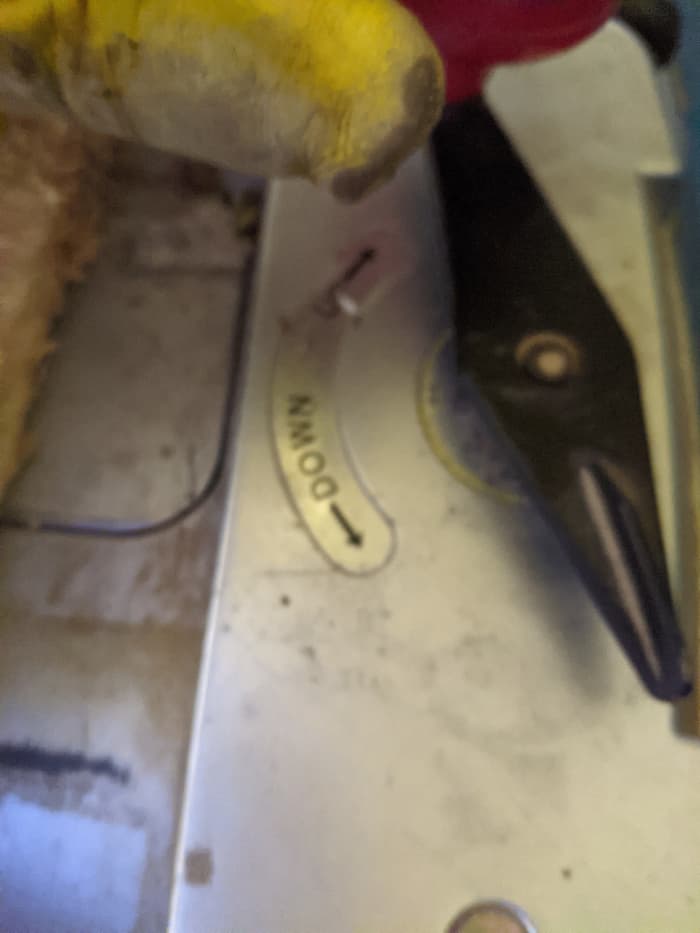 This lever sets the blade height to the board height, turning it a quarter turn for next set of planing