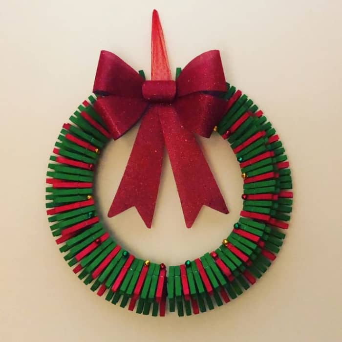 50+ Easy DIY Christmas Clothespin Wreath Ideas to Deck Your Doors This ...