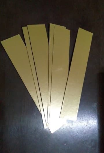 I got these dividers in a gift box from a friend. They looked so appealing that I then and there decided to use them to make something for home decor.