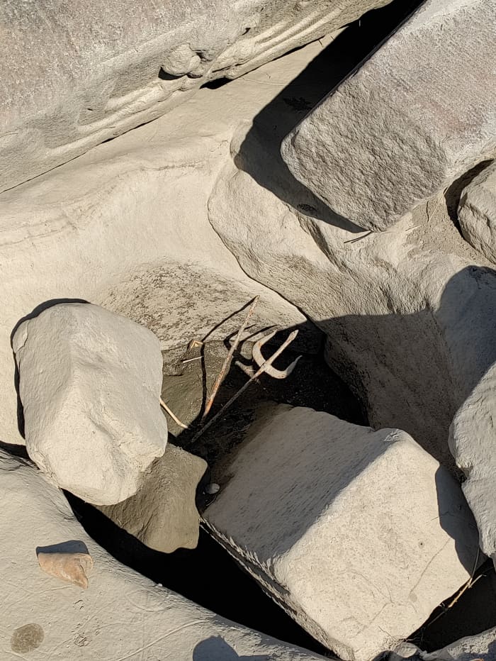 The Gupt Biswanath Shivalingam lies at the bottom of this depression . At the time of my visit it is still covered with silt and mud.