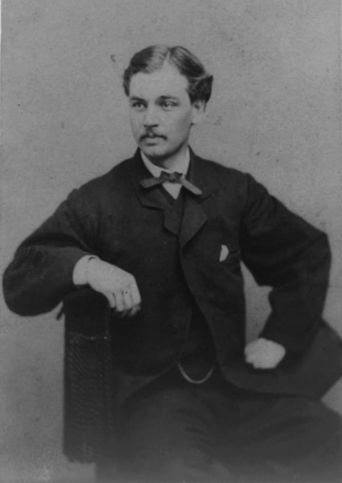 Robert Todd Lincoln: By Photo by John Goldin & Co. - This image is available from the United States Library of Congress's Prints and Photographs divisionunder the digital ID cph.3b38870. Public Domain