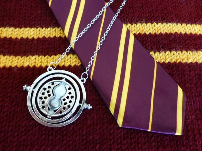 Gryffindor house colors are scarlet and gold. In feng shui, Gryffindor has a preference for yang.