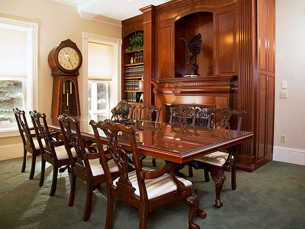 Mahogany is a popular wood choice for Gryffindor furniture. Pick a lighter-colored wood for a room with dark walls; pick a darker-colored wood for a room with light-colored walls.