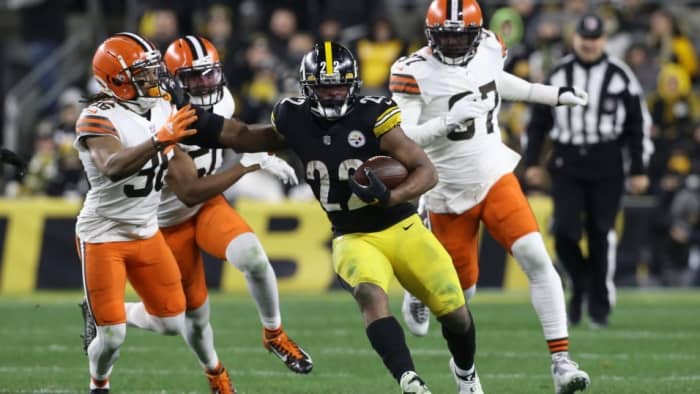 Najee Harris puts Steelers offense on his back ( 28 rushes, 188 rushing yards, and 1 rush touchdown) as Steelers win in Big Ben’s last home game.
