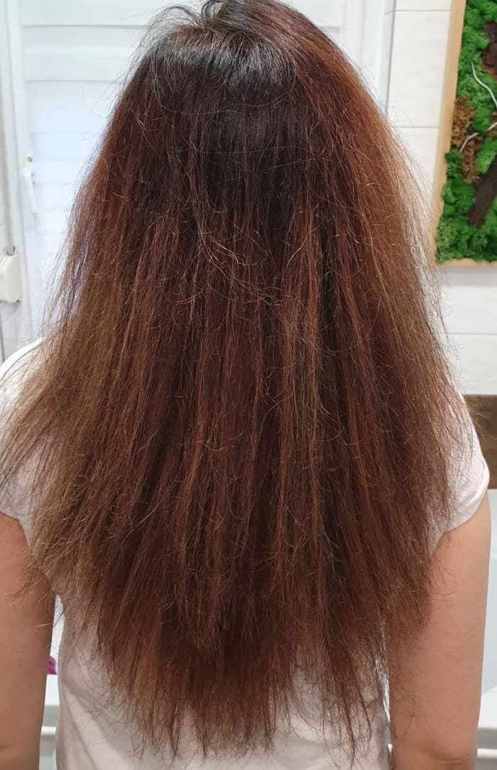 This is how my hair looked like after washing it with cleansing shampoo from the kit and just drying it. I know - like in a horror movie :)