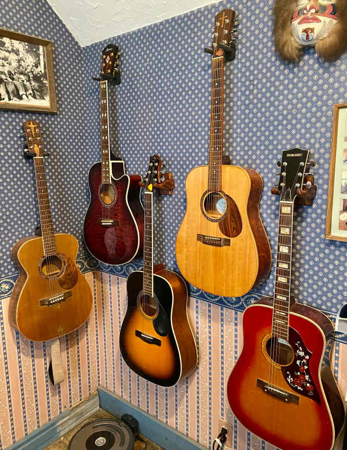 DIY Guitar Wall Hanger